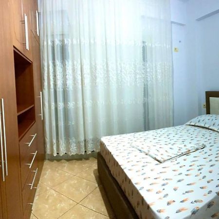 Honey Apartment Near Port Of Saranda Bagian luar foto