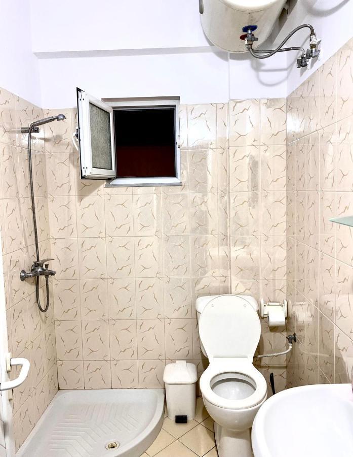 Honey Apartment Near Port Of Saranda Bagian luar foto