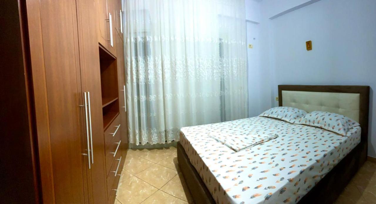 Honey Apartment Near Port Of Saranda Bagian luar foto