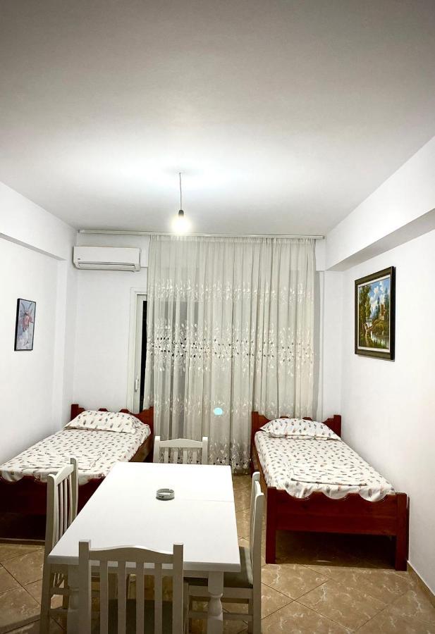 Honey Apartment Near Port Of Saranda Bagian luar foto